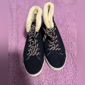 Tommy Hilfiger Suede Sherpa Lined Boots size 9 NWOT